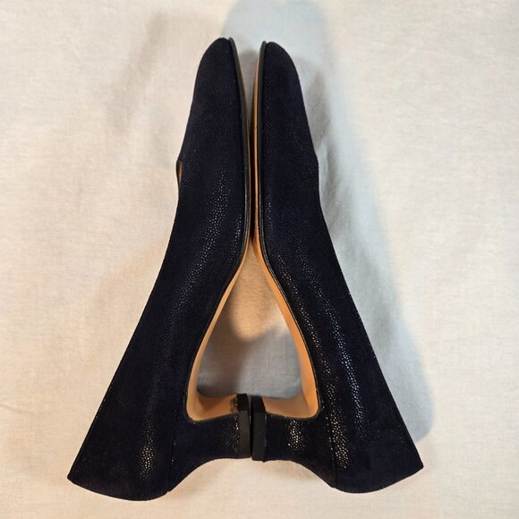 SALVATORE FERRAGAMO Quite Luxury Navy Leather Heels Pumps Size 8 4A LIKE NEW! - Picture 6 of 16